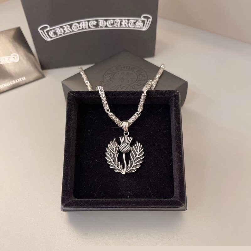 Ch**me He**ts necklaces